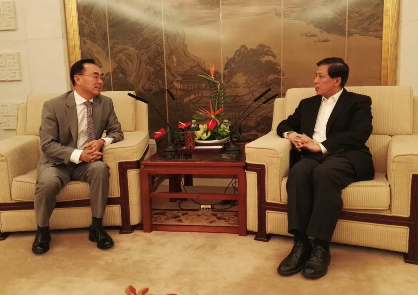 Pingfan Hong meeting with H.E. Yesui Zhang, First Deputy Foreign Minister of China